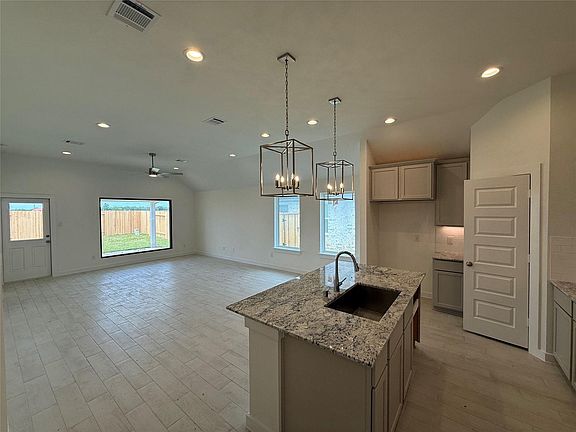 2nd image of 818 Orchard Vale Rd