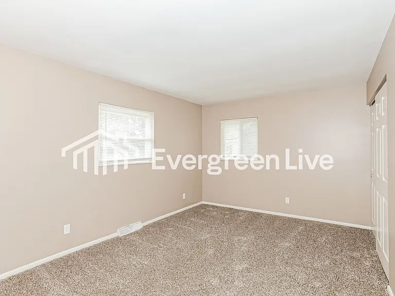 2424 Ambassador Dr — Photo 13
