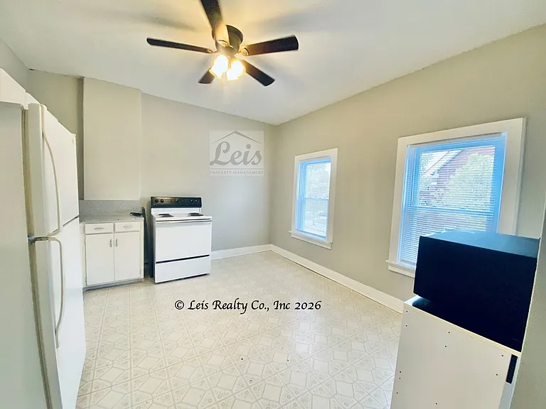 43 Saint Steffin St — Photo 2