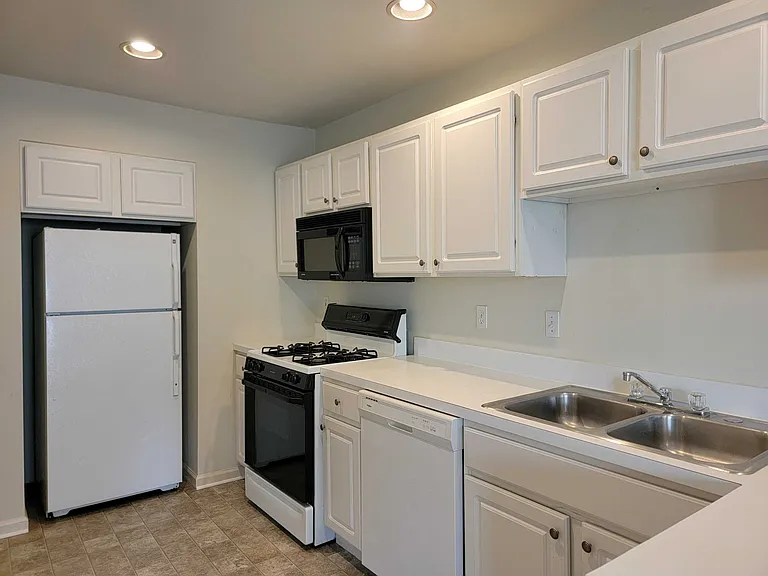 6470 Lincoln Ct — Photo 7