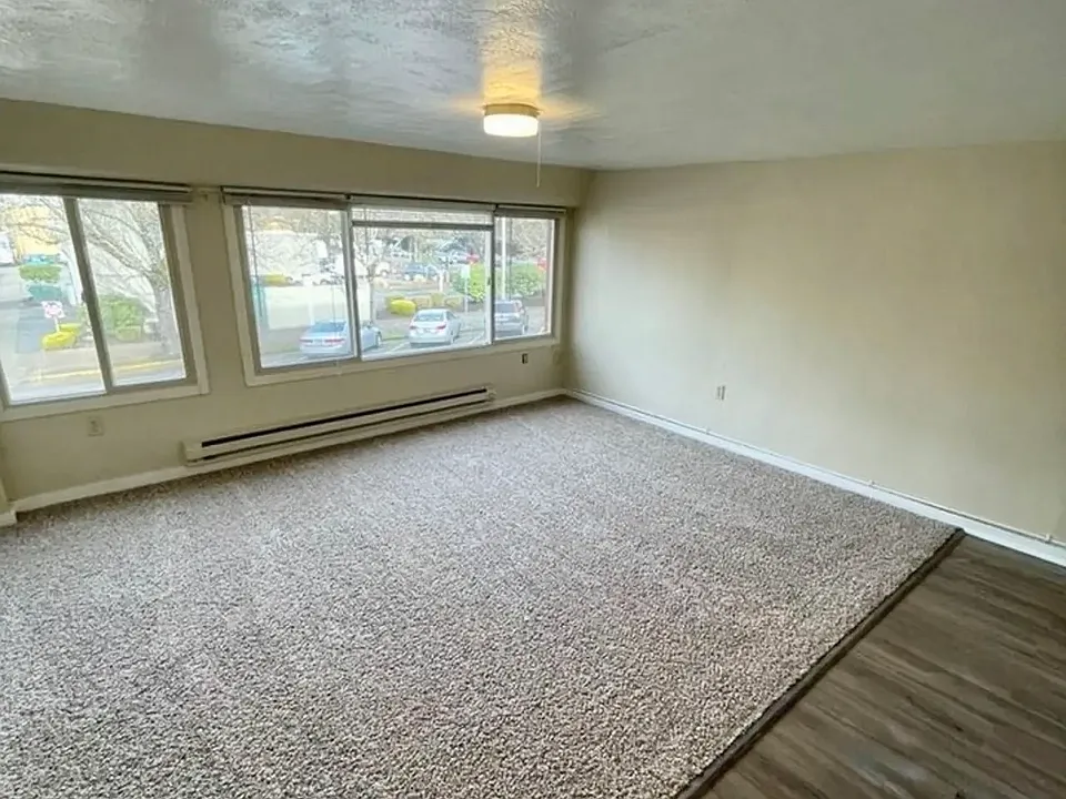 210 SW Jefferson Ave #8
