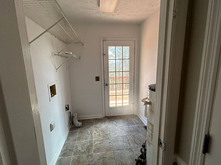 901 Locke Dr — Photo 6