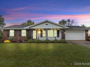 725 52nd St SE, Kentwood, MI 49548