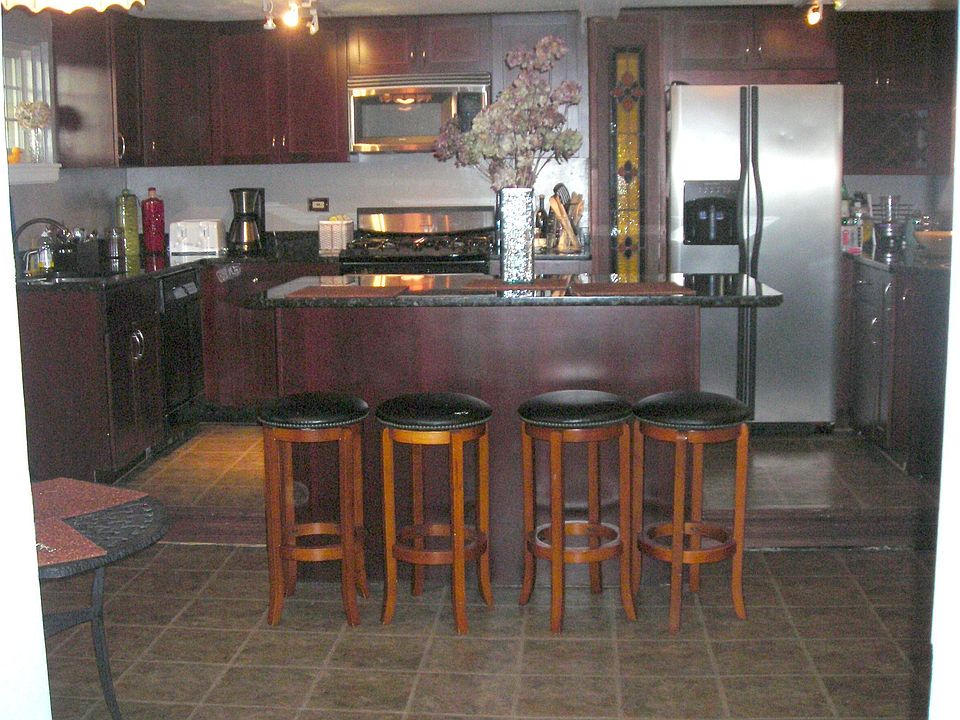 kitchen is 17' X 17'