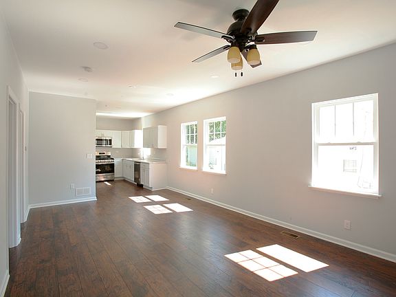 271 Triggs Ave Elgin, IL 60123