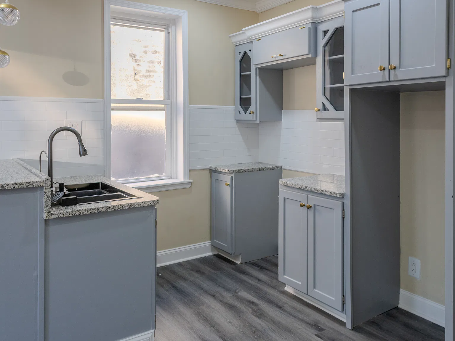 1 bed, 900 sqft, $1,000 — Photo 2