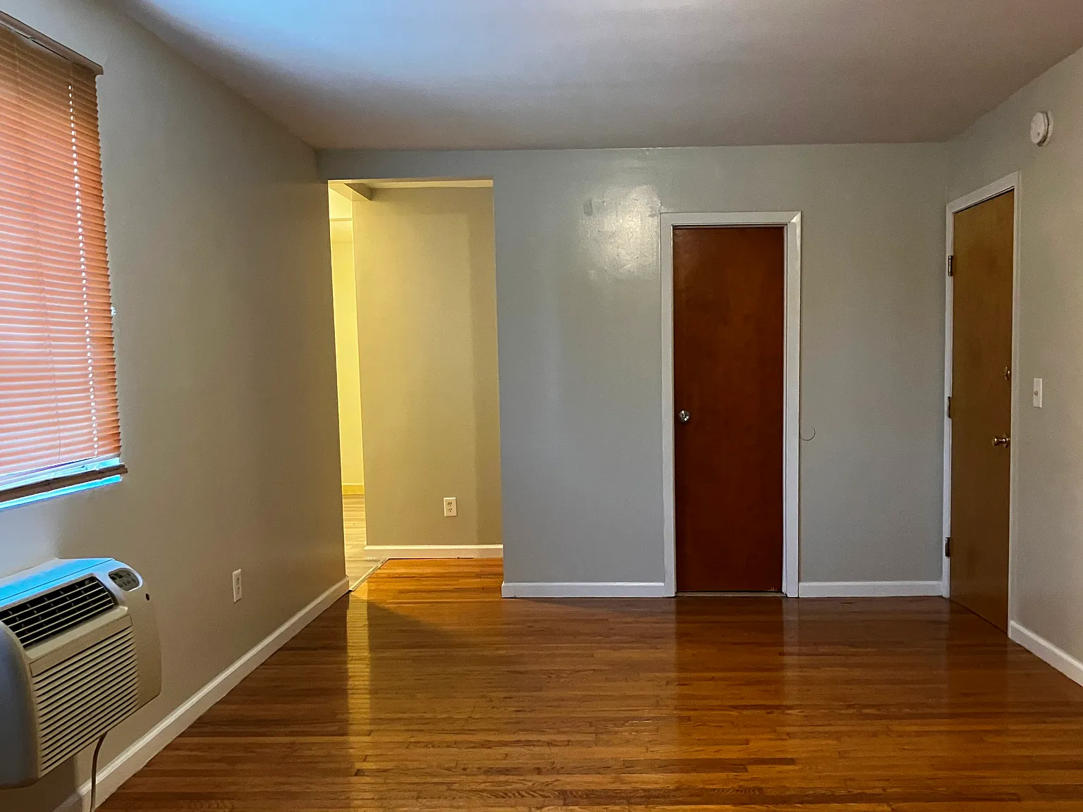 2828 James St — Photo 1