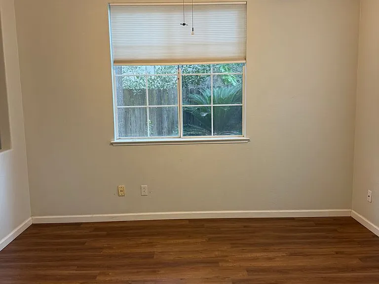 108 Robinson Ct — Photo 6