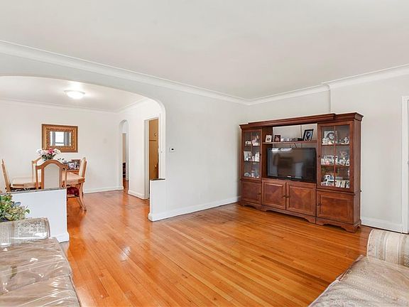 4th image of 2303 Wilson Ave