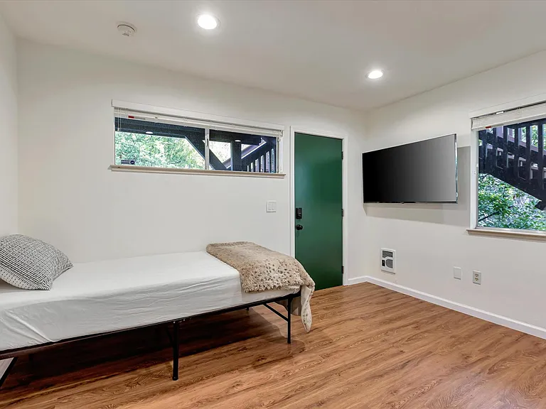 21050 Canyon View Dr — Photo 5