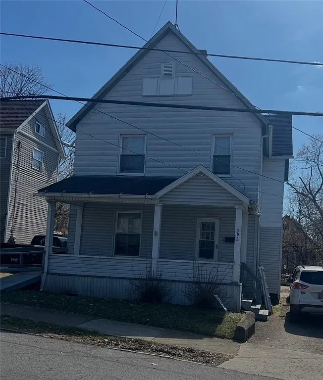 392 Meek St photo 1
