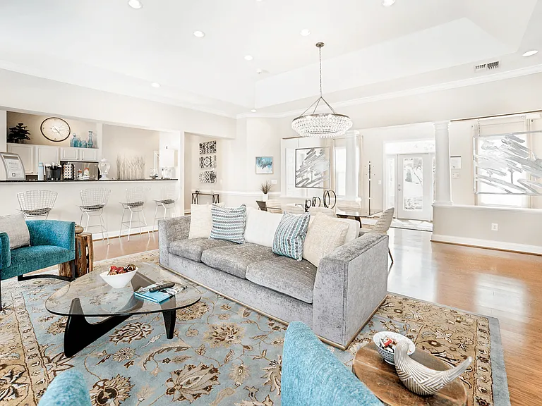 Riverside Manor Apartments — Photo 14