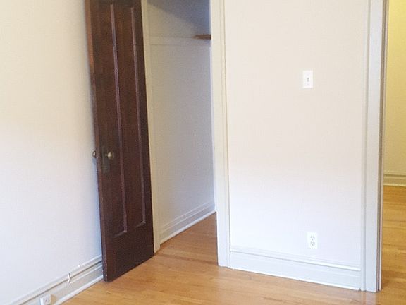 5th image of 908 S Lombard Ave #2