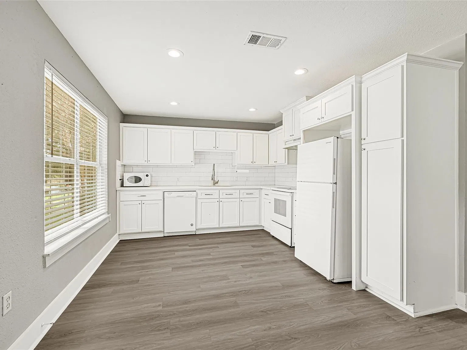 2 bed, 1.0 bath, 780 sqft, $1,375 — Photo 3