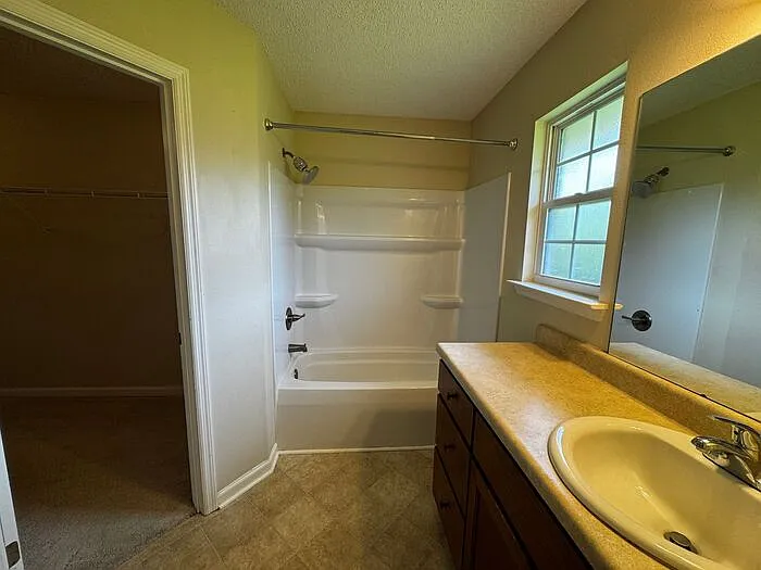 7010 Thornwood Ln SE — Photo 26