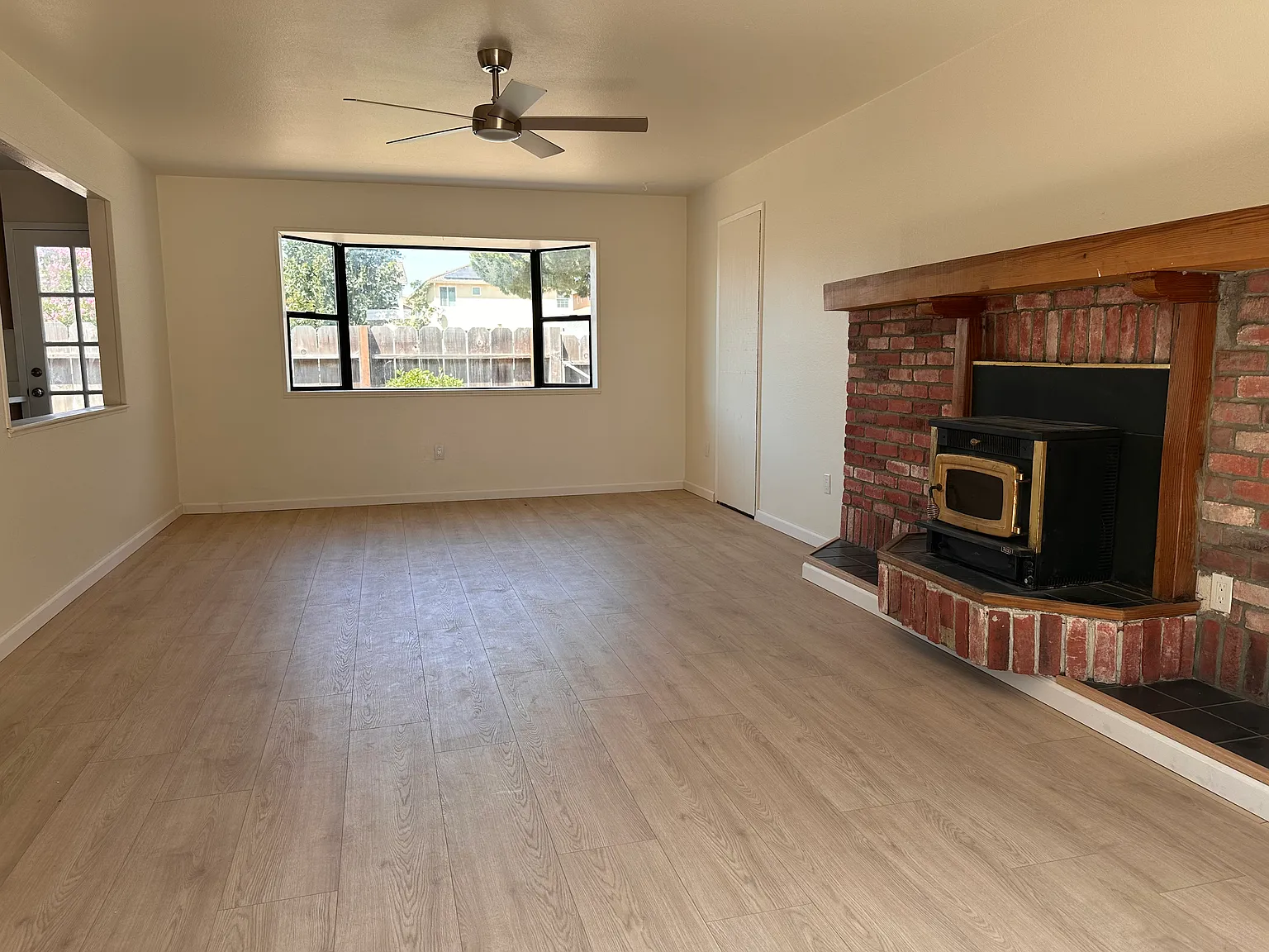 3 bed, 1587 sqft, $4,250 — Photo 4