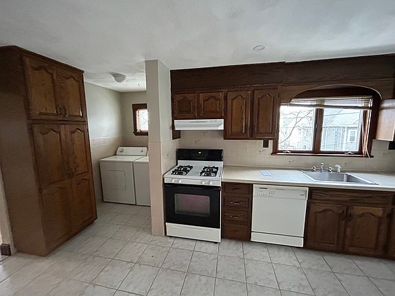 3rd image of 86 Medford St Floor 2
