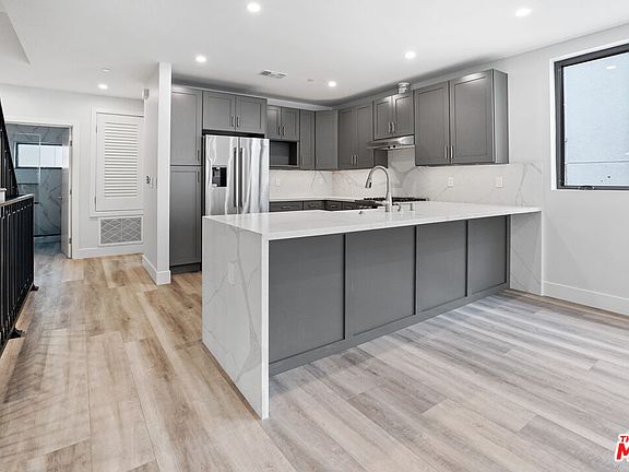 4th image of 4815 Elmwood Ave #1/2