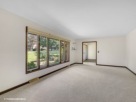 3rd image of 211 Greenwood Dr