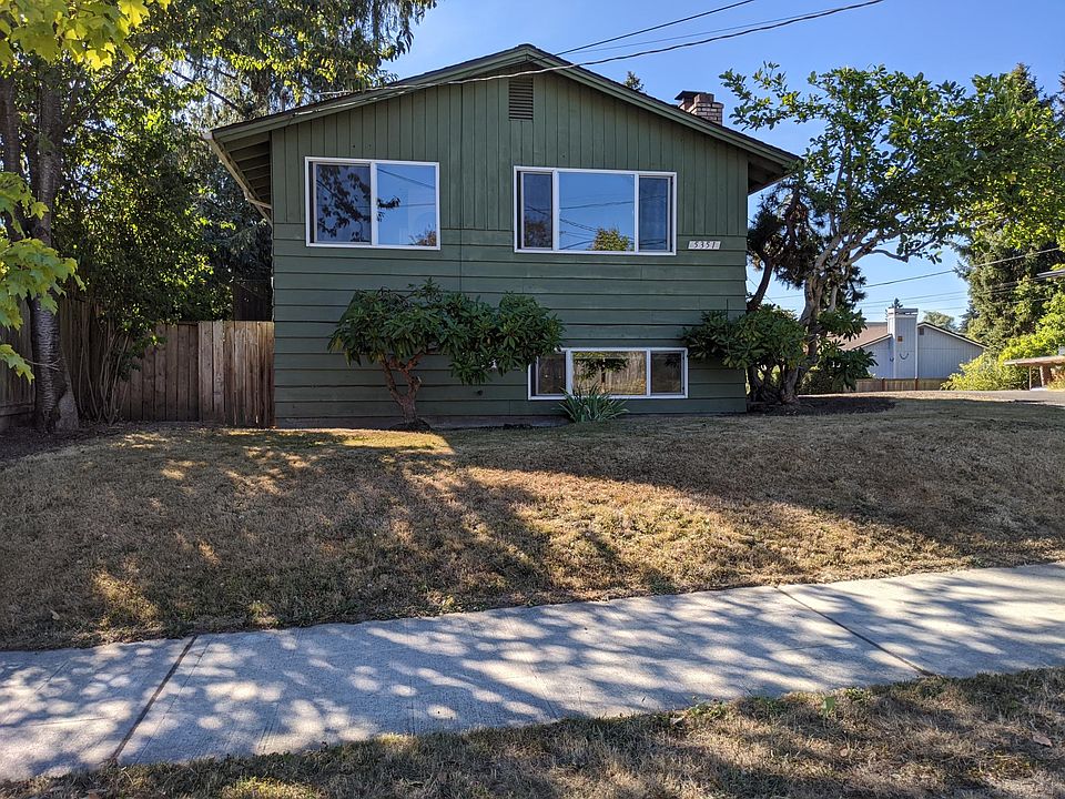 Upper unit of duplex on a quiet street. Just a short walk to Seward Park amenities and less than 5 minute to Columbia City proper.