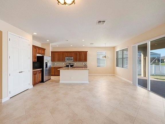4th image of 11271 SW Barton Way