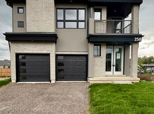 258 Wellandvale Dr, Welland, ON L3C 7G7