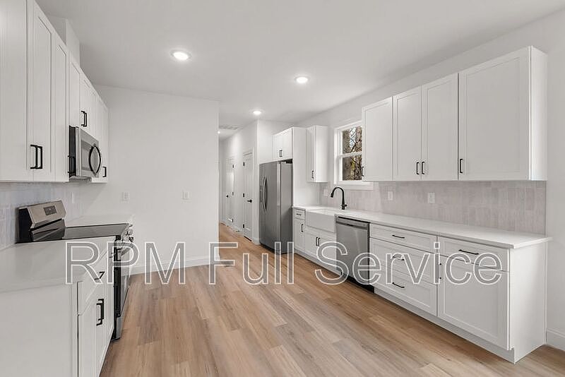 1st image of 2109A 14th Ave N