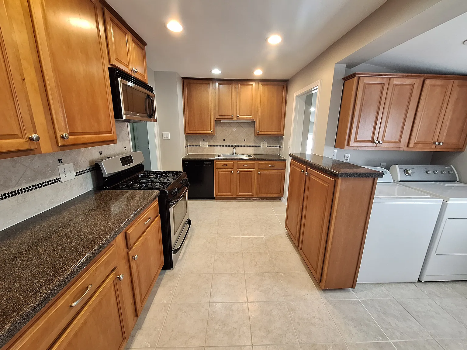 2 bed, 1.5 bath, 1250 sqft, $2,295 — Photo 4