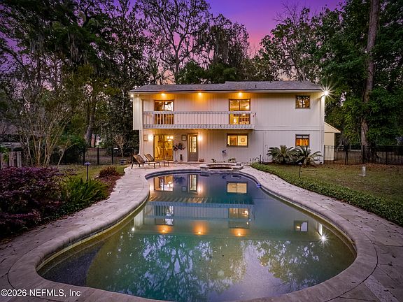 3rd image of 12852 LONGVIEW Drive W