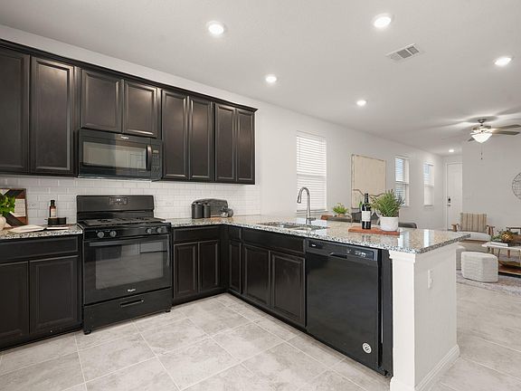 3rd image of 152 Mountain Valley St