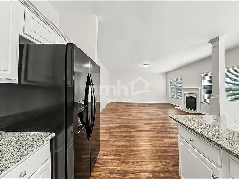 1513 Cardinal Ln — Photo 3