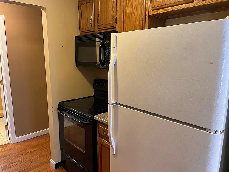 76 Colonial Dr #4 — Photo 3