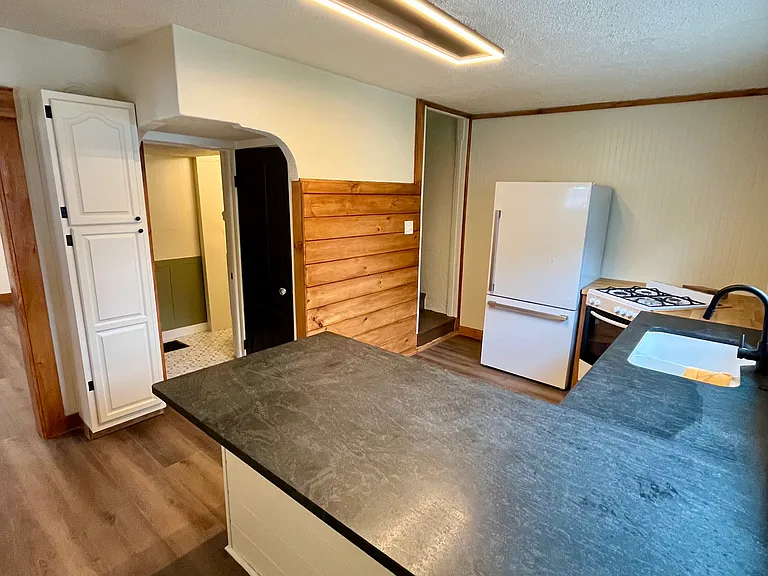 2104 W 34th Pl — Photo 8