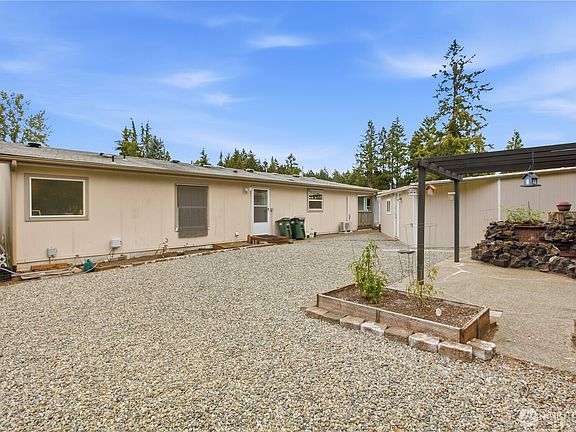 3rd image of 930 Trosper Road SW SPC123