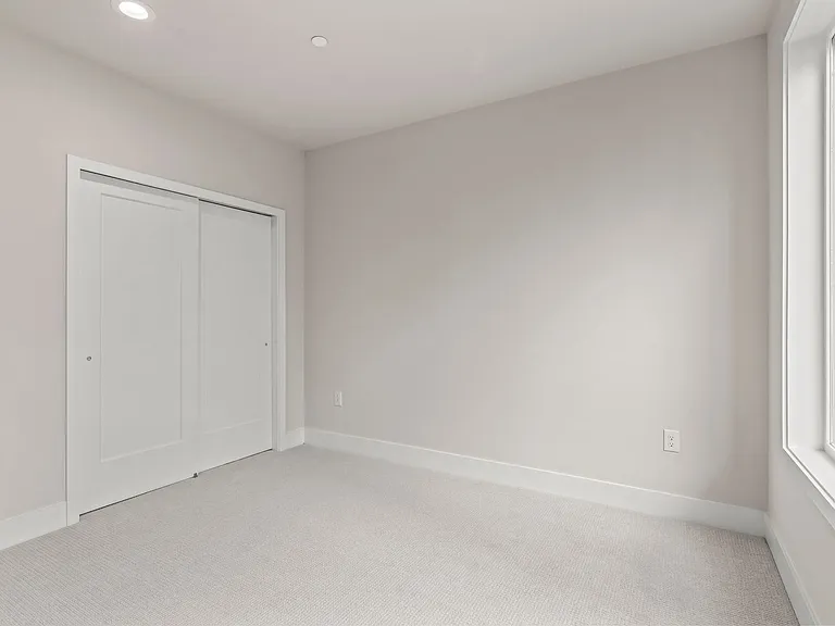 701 Brewster Aly — Photo 25