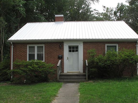 Charming cottage, metal roof