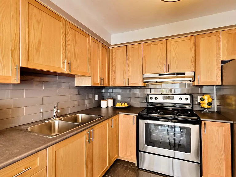 680 Roselawn Ave — Photo 142