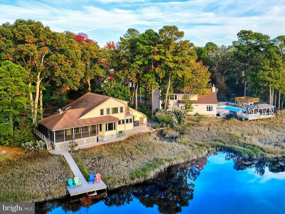 1st image of 28 Club House Dr