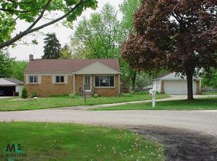 41 N Osage Cir, Waterford, MI 48328