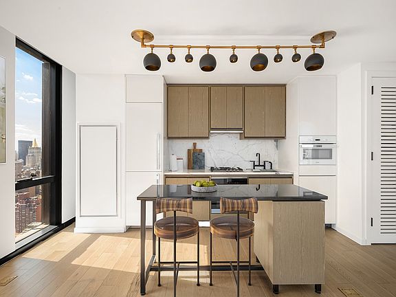 4th image of 626 1st Ave APT W43l
