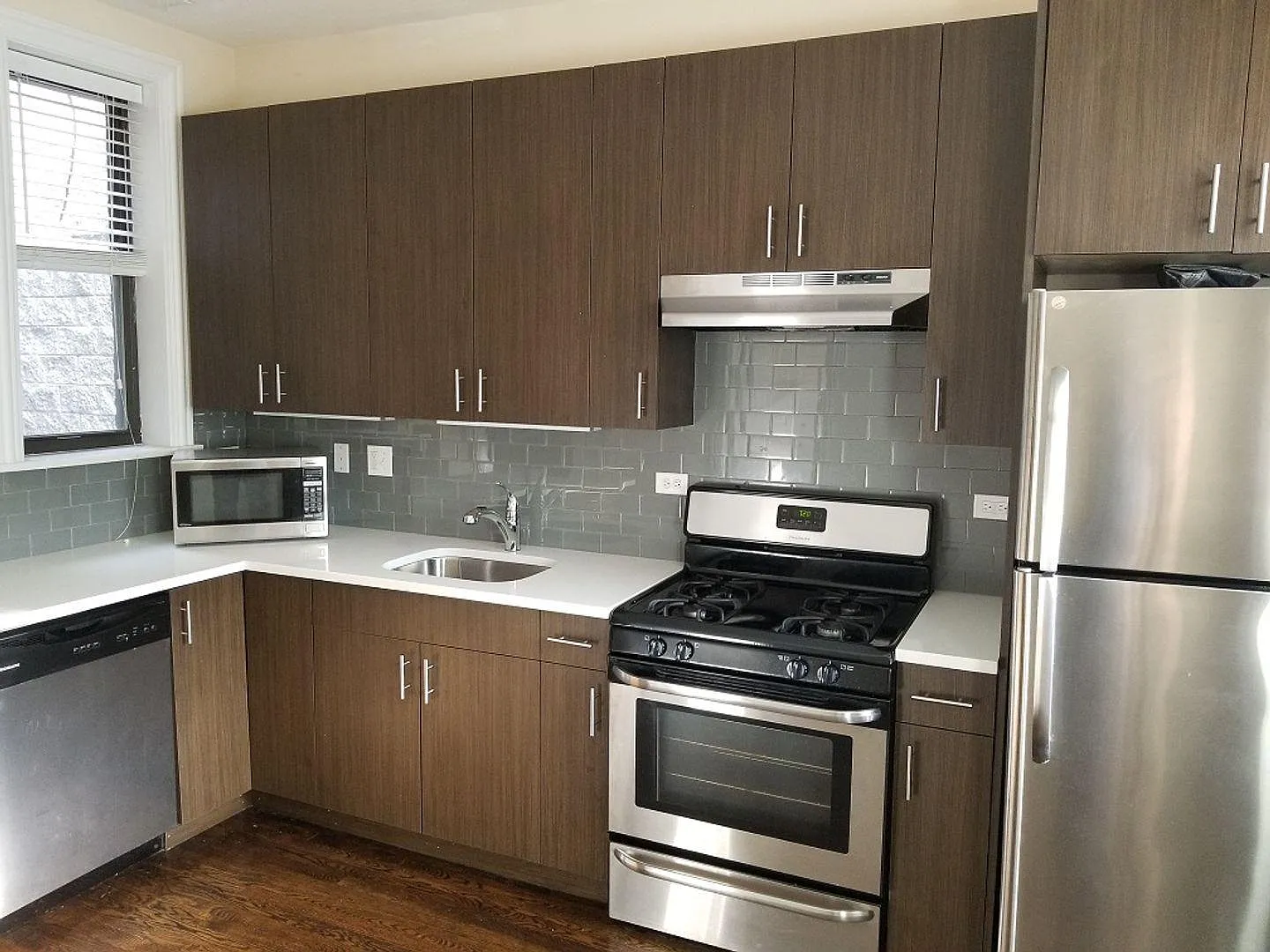3 bed, 1350 sqft, $4,395 — Photo 1