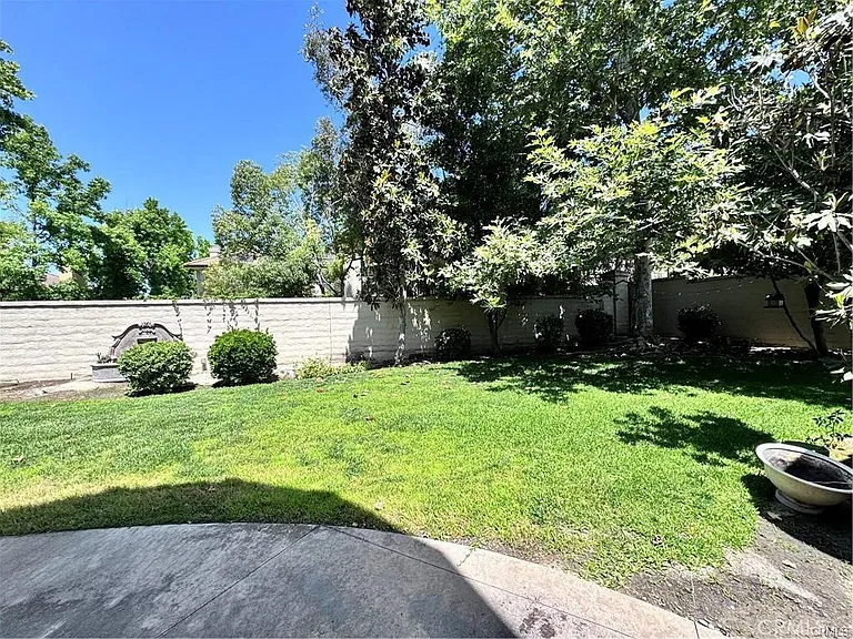 17 Pamela Way — Photo 24