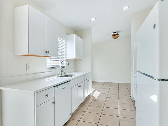 4th image of 1750 SW Buttercup Avenue