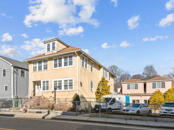 137-139 Pleasant St, Watertown, MA 02472