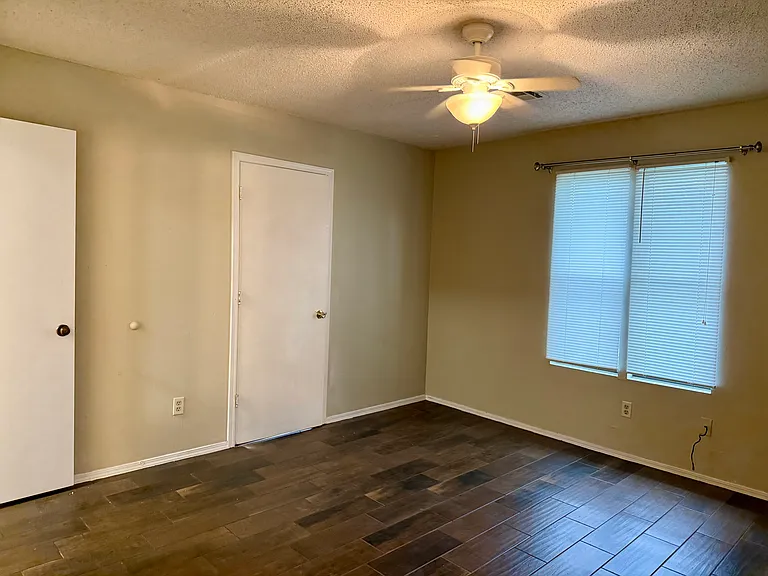 930 Century Dr — Photo 24
