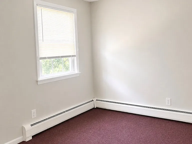 24 Hobart Ln #24 — Photo 8