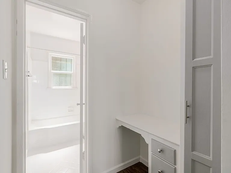 1249 N Edgemont St — Photo 6