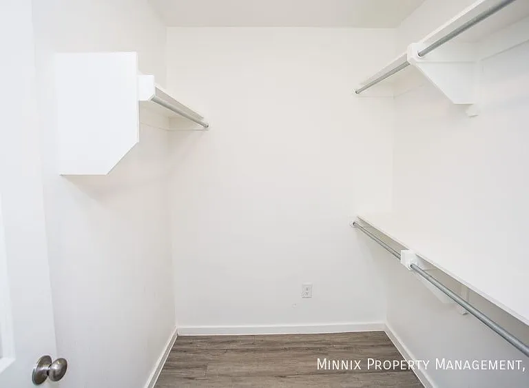 2035 Kenwood Ave — Photo 5