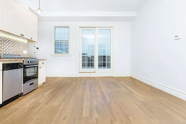 Rented by Nooklyn NYC LLC | media 35