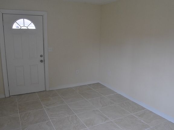3rd image of 315 E Avenue J